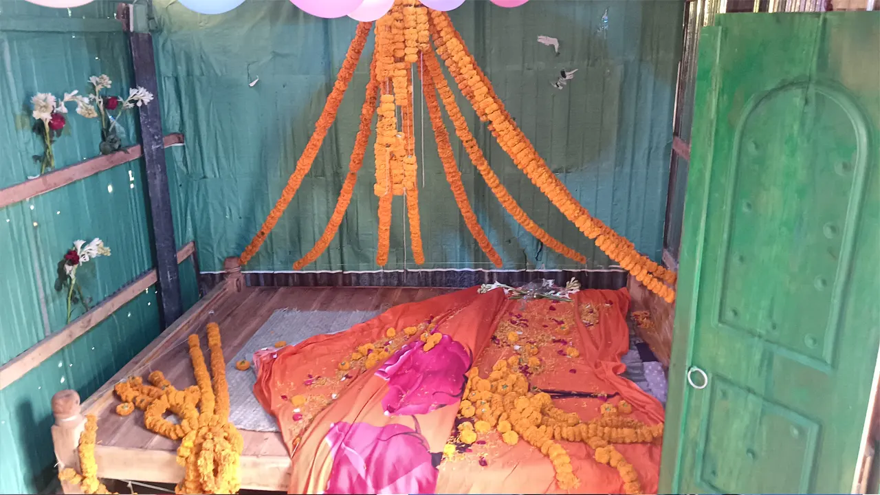 বিয়েবাড়িতে গান বাজানোর জেরে বাসরঘর ভাঙচুর, আহত ৪